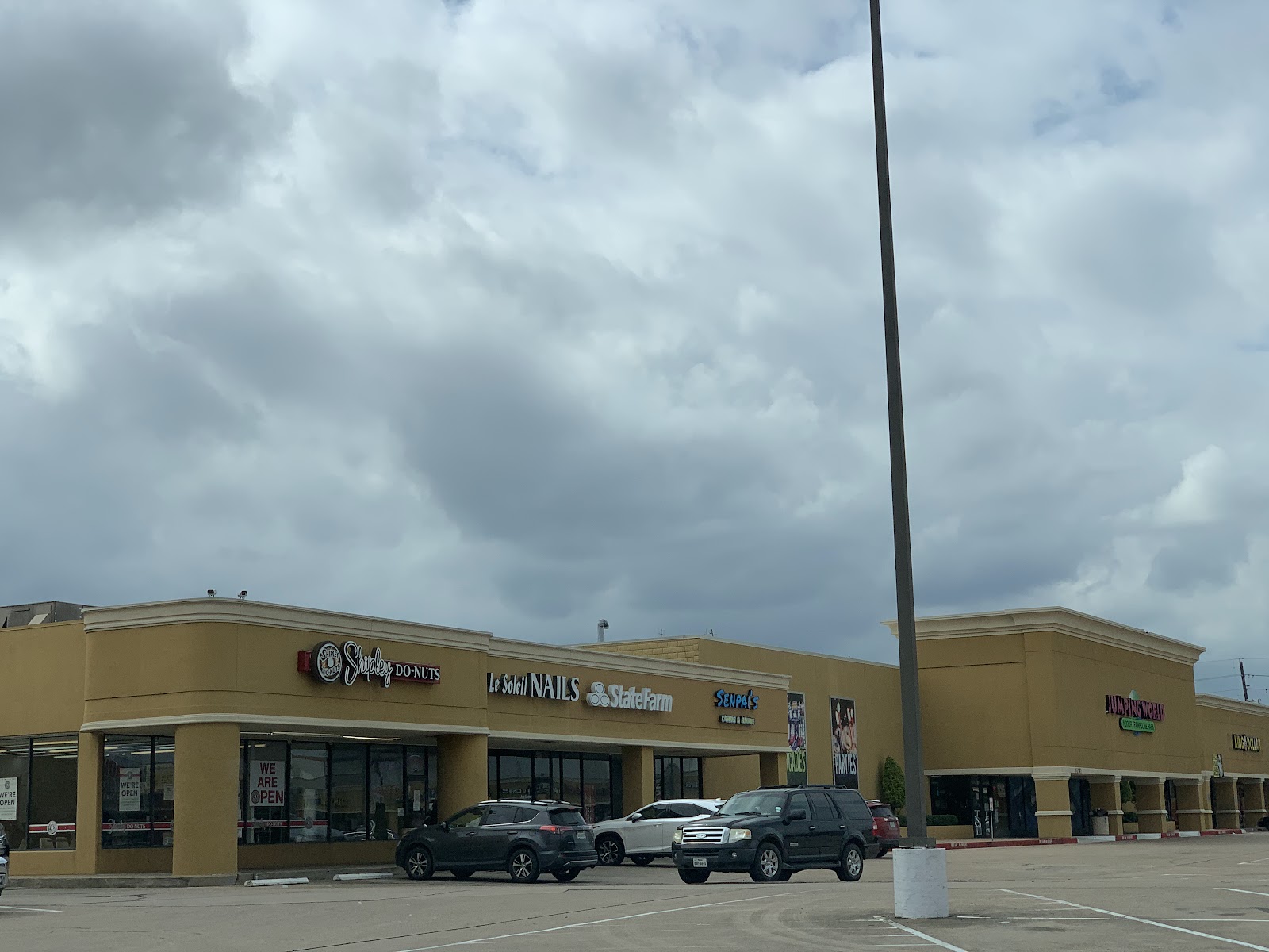 Inside Le Soleil Nails in Jersey Village